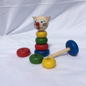 PIRAMIDA MAČKA NA SLAGANJE